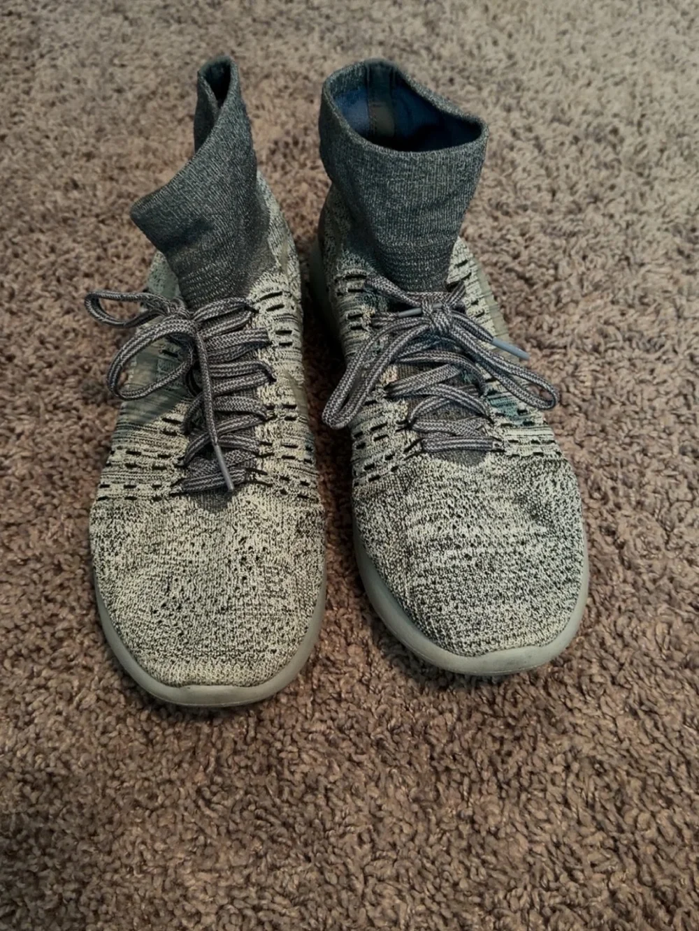 Nike Men’s Flyknit Athletic Shoes Gray/Black